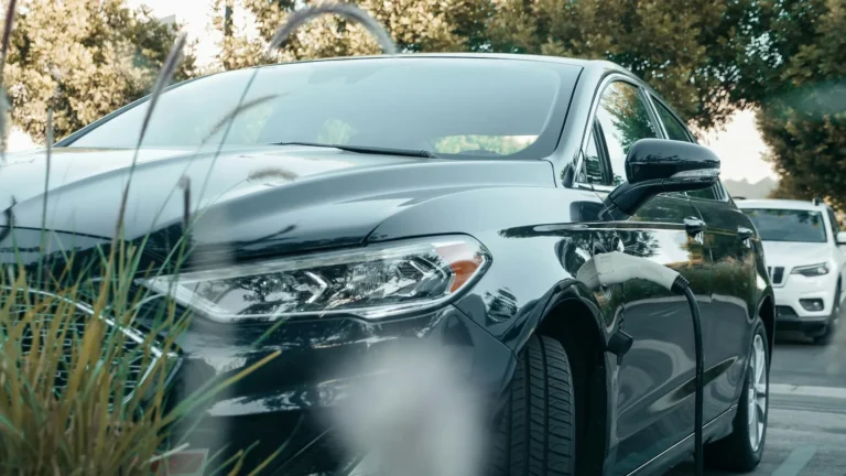 sähköautojen latausasemien hankinta